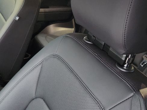 Certified 2025 Land Rover Defender 90 S image 18