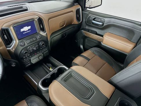 Used 2021 Chevrolet Silverado 1500 High Country w/ Technology Package image 11