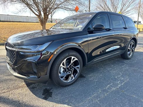 Used 2025 Lincoln Nautilus Premier w/ Equipment Group 102A image 9