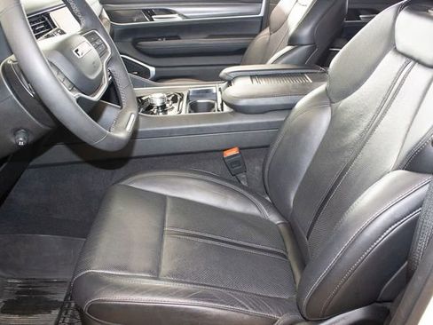Used 2024 Jeep Wagoneer L Series II w/ Flexible Seating Group image 20