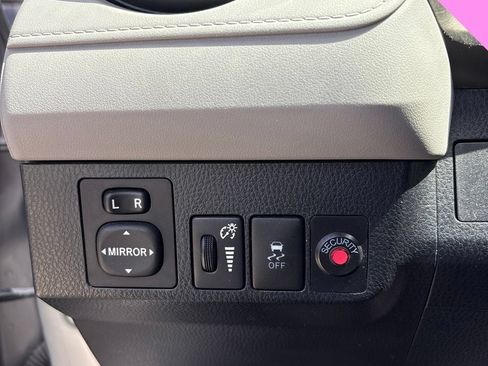 Used 2015 Toyota RAV4 LE FWD image 8