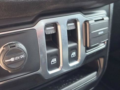 Certified 2025 Jeep Wrangler Sport AWD/4WD image 15