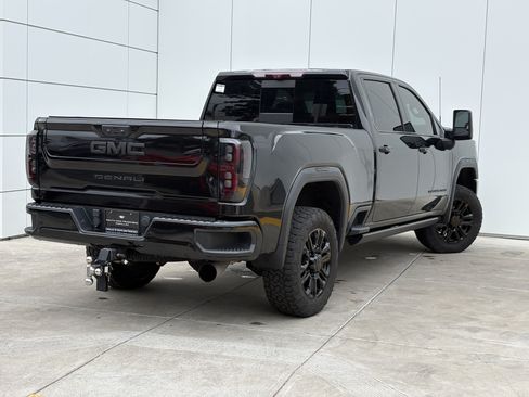 Used 2023 GMC Sierra 2500 Denali w/ Denali Black Diamond Edition AWD/4WD image 7