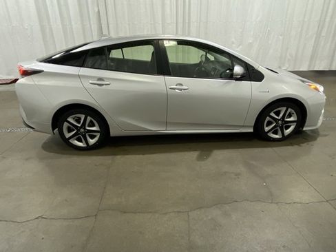 Certified 2016 Toyota Prius Three Touring image 3