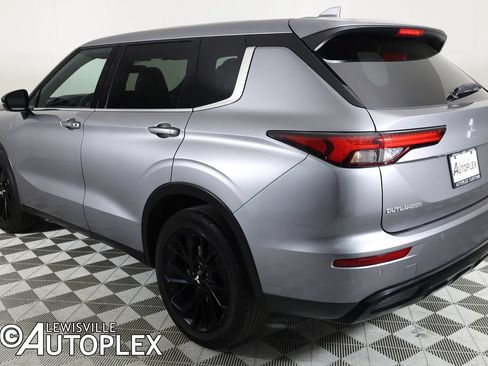 Used 2024 Mitsubishi Outlander SE Black Edition FWD image 7