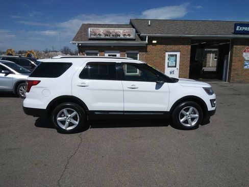 Used 2016 Ford Explorer XLT w/ Equipment Group 202A image 2