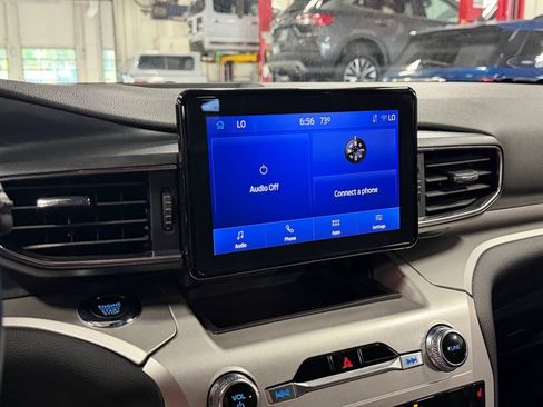 Used 2022 Ford Explorer XLT AWD/4WD image 34