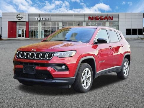 Used 2025 Jeep Compass Latitude AWD/4WD image 8