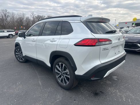 Used 2023 Toyota Corolla Cross XLE w/ Convenience Package image 7