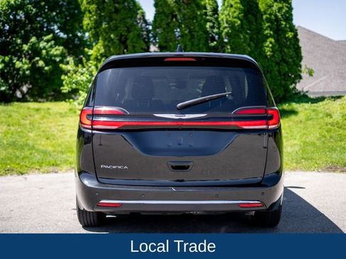 Used 2023 Chrysler Pacifica Touring-L FWD image 8