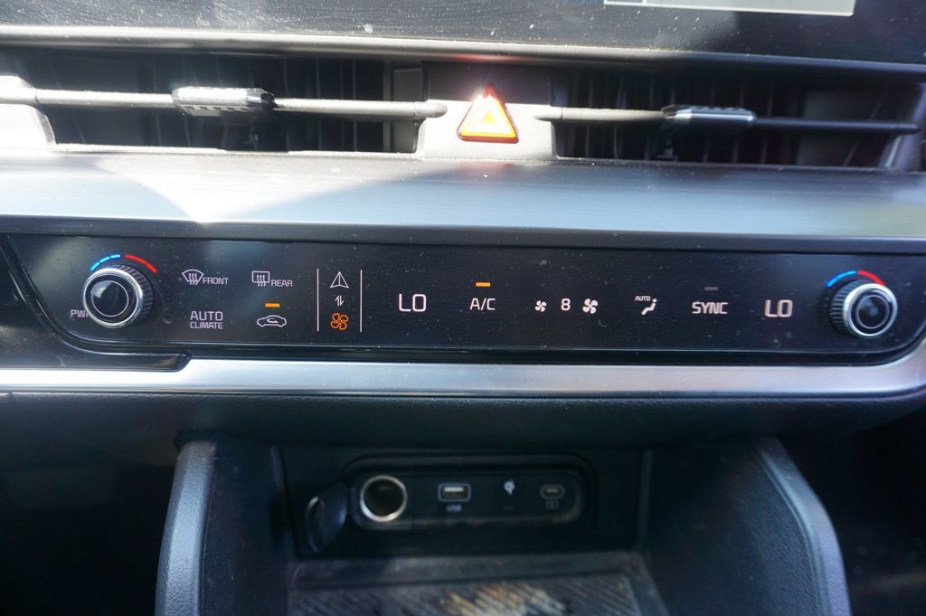 Used 2024 Kia Sportage EX FWD image 13