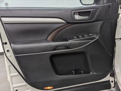 Used 2015 Toyota Highlander XLE image 13