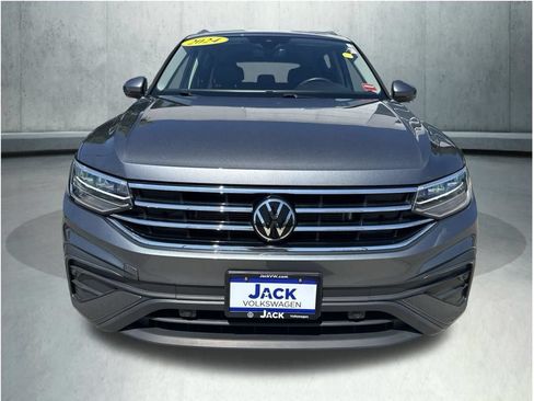 Used 2024 Volkswagen Tiguan SE AWD/4WD image 9