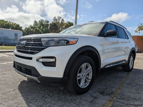Used 2024 Ford Explorer XLT w/ Equipment Group 202A AWD/4WD image 8