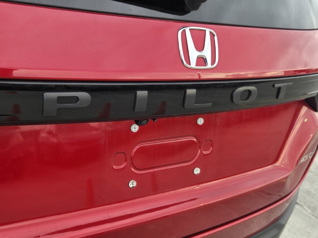 Used 2025 Honda Pilot EX-L image 11