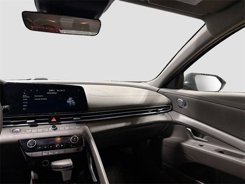 Used 2024 Hyundai Elantra SEL image 24