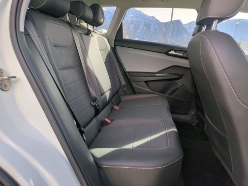 Used 2023 Volkswagen Taos SE image 32