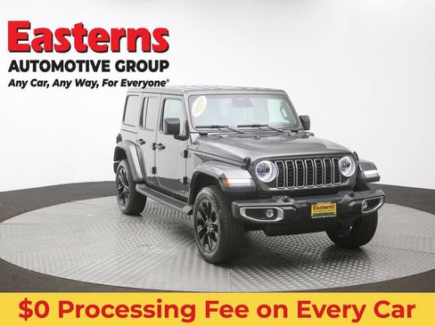 Used 2025 Jeep Wrangler Unlimited Sahara AWD/4WD image 46