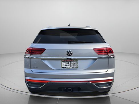 Certified 2022 Volkswagen Atlas Cross Sport SE FWD image 4