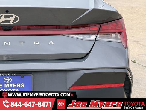 Used 2025 Hyundai Elantra SEL image 9