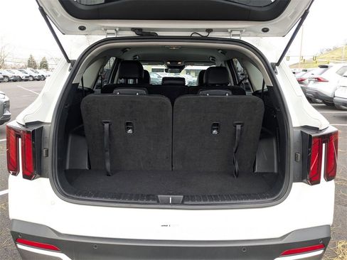 Used 2024 Kia Sorento S image 38