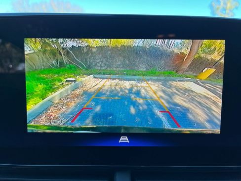 Used 2025 Chevrolet Trax LT image 17