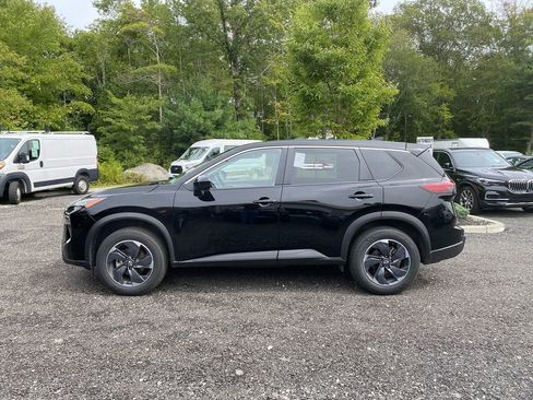 Used 2024 Nissan Rogue SV image 9