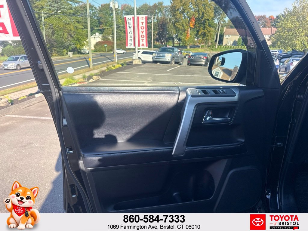 Used 2017 Toyota 4Runner SR5 AWD/4WD image 14