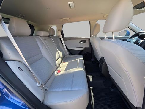 Used 2023 Nissan Rogue SV image 8