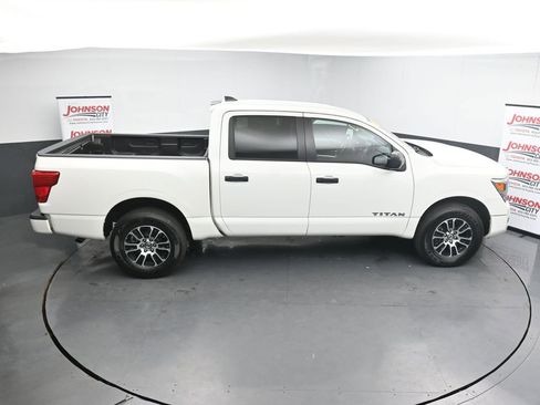 Used 2022 Nissan Titan SV image 31