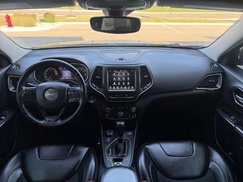 Used 2021 Jeep Cherokee Trailhawk AWD/4WD image 28