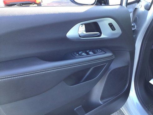 New 2026 Chrysler Pacifica Limited w/ S Appearance Package image 11