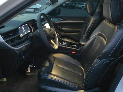 Used 2023 Jeep Grand Cherokee 4WD 4xe image 7