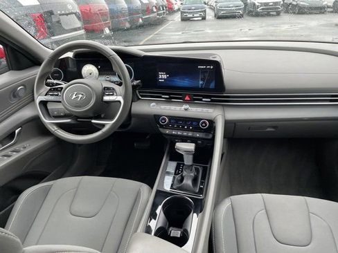 Used 2023 Hyundai Elantra SEL w/ Convenience Package image 7