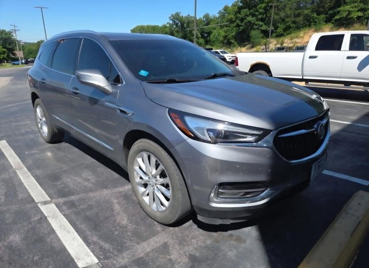Used 2021 Buick Enclave Essence w/ Sound and Sites Package AWD/4WD image 2