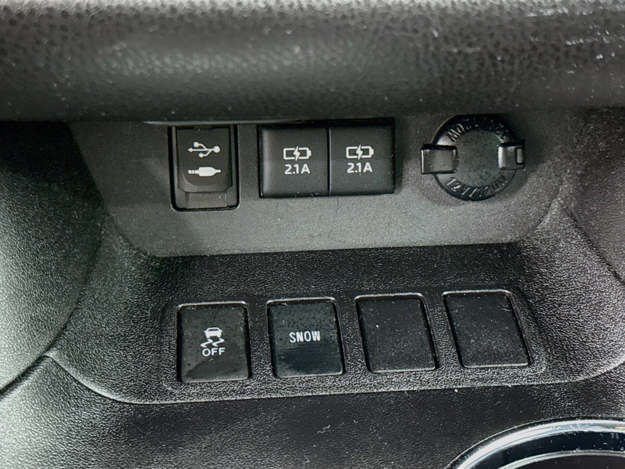 Used 2018 Toyota Highlander Plus FWD image 24