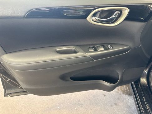Used 2017 Nissan Sentra SV w/ Driver's Assist Package FWD image 18