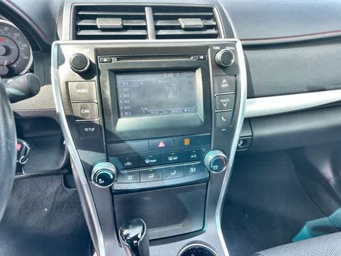 Used 2016 Toyota Camry SE FWD image 18