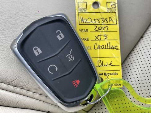 Used 2017 Cadillac XT5 Luxury w/ Driver Awareness Package image 32