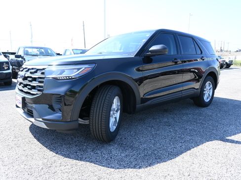 New 2026 Ford Explorer Active RWD image 8