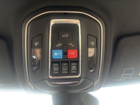 Used 2025 Jeep Grand Cherokee L Limited w/ Luxury Tech Group II AWD/4WD image 26