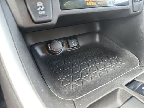 Used 2022 Toyota RAV4 LE AWD/4WD image 18