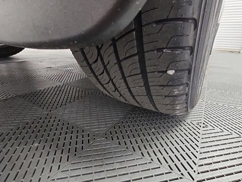 Used 2018 Ford Explorer XLT w/ Equipment Group 202A FWD image 53