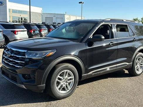New 2026 Ford Explorer Active AWD/4WD image 2