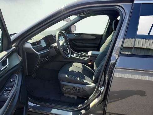 New 2025 Jeep Grand Cherokee L Laredo w/ Luxury Tech Group I AWD/4WD image 9
