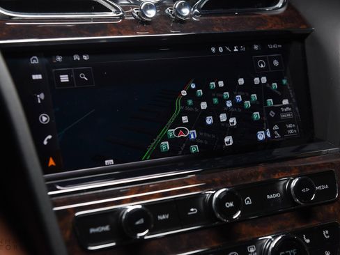 Certified 2023 Bentley Bentayga Extended Wheelbase image 17