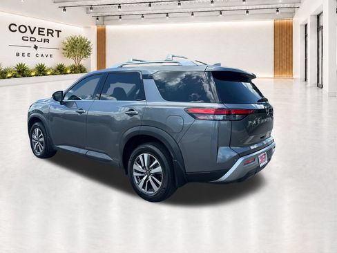 Used 2023 Nissan Pathfinder SL AWD/4WD image 9