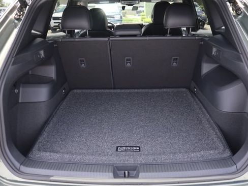Certified 2026 Volkswagen Tiguan SE R-Line FWD image 18
