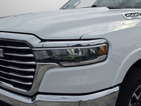 Used 2025 RAM 1500 Laramie AWD/4WD image 38