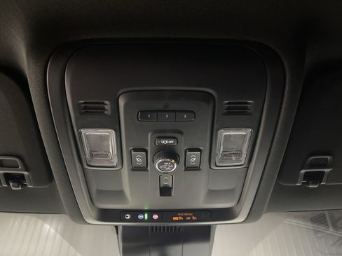 Used 2024 Chevrolet Suburban Premier AWD/4WD image 21